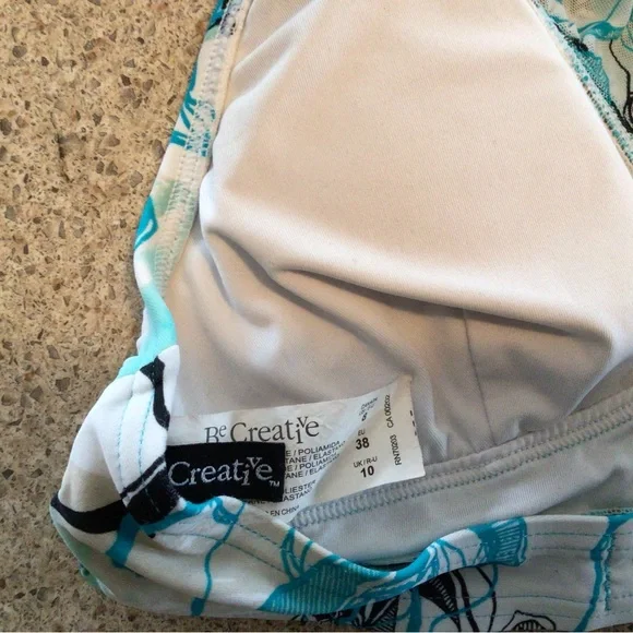 Bikini - Picture 7 of 8